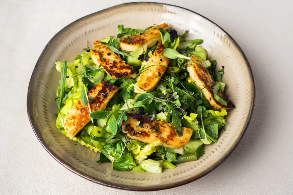 Grilled halloumi salad